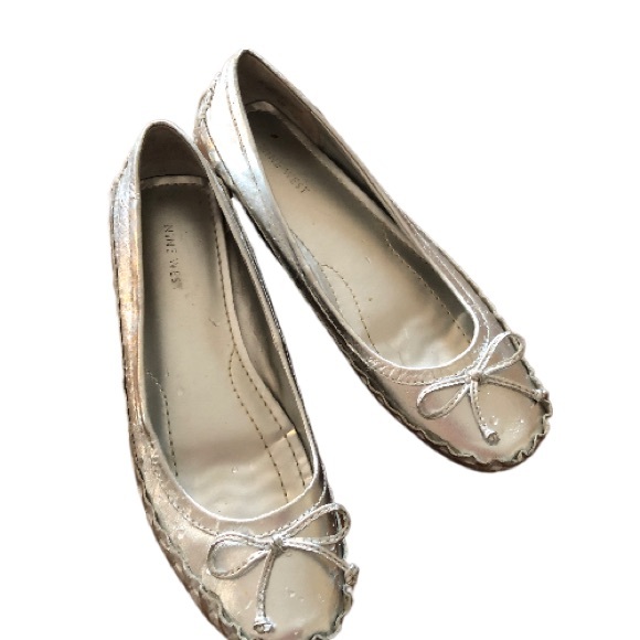 Nine West Silver Ballet Flats, Bow, Everyday, Glamorous, Girlie, Metallic - Picture 1 of 7